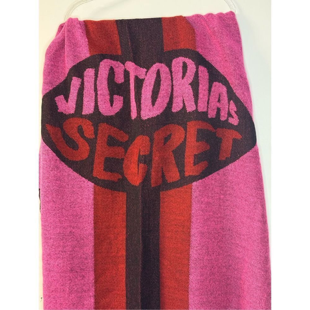 Victorias Secret Lip Blanket
